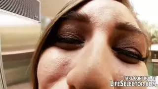 القضيب المخضرم يضخ ويطلي لاتينا بالسائل المنوي