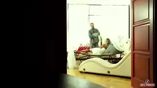 جلسة نيك مهبلي قاسية لشقراء مراهقة
