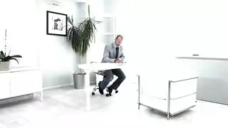 امرأة قصيرة ومترمة