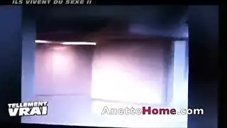 بنات جامحات تأخذ اللسعة بعمق