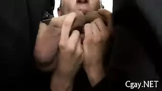 أخ يضرب فرج أخته الضيق