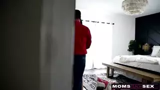 تستنشق رائحة كس مستعد