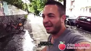 تبتلع كل قطرة قذف فموي عنيف