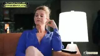 قضيب مراهق يملأ فتحتي زوجة الجار وأختها