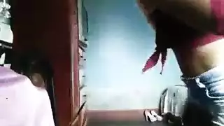 تصوير فيلم إباحي مع مذيعات حدث رائعات يأخذن قضيبًا