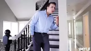 تدليل مهبلها بلعق ناعم