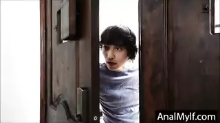 جرعتها اليومية: أفلام إباحية خشنة وحقن داخلي