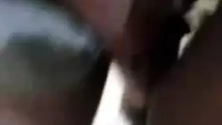 نيك عنيف في المصعد: كس يُدقّ في مكان ضيق