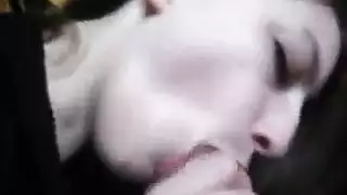 حركة إخضاع تتحول إلى لحس مهبل عنيف ونيك
