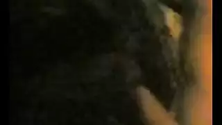 حفلة جنس جماعية متطرفة في كابينة المرحاض مع قذف خارجي