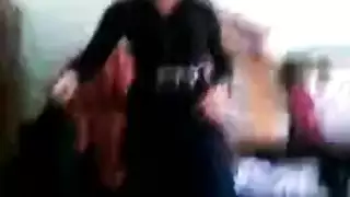 مشهد إباحي مكثف: رجل ينك فتحات جميلة ناعمة