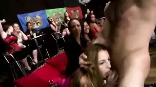 حفلة أفلام إباحية للمراهقين: بكاكي وحفلات سائل منوي على الوجه