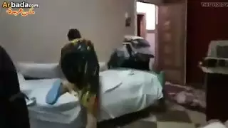 المداعبة هي ترتيب السرير لإنهاء بقذف عميق