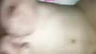 مراهق ساخط يثبت جارته الممتلئة في مشهد إباحي