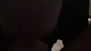 رئيس أشيب يلقح سكرتيرة شابة مستعدة