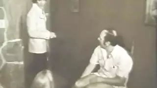 يخنصبها
