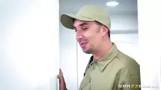 تشتهي الديوك العملاقة للوصول إلى هزة الجماع الجسدية الكاملة
