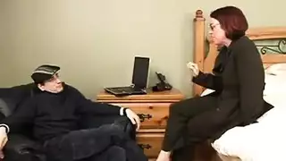 إباحية قضيب أسود عملاق: ضرب عميق لفرج ضيق
