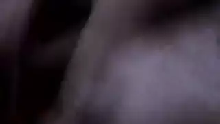 أنين عالٍ وفعل مبلل