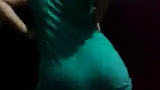 الابن يضاجع زوجة أبيه النائمة في بورن
