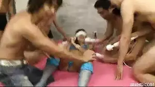 فم مبلل على فرج مبلل: سحاق إباحي