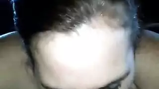 أم ساخنة بلون النحاس في مشهد إباحي صريح