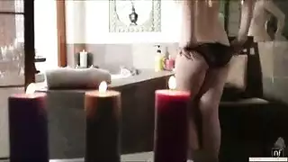 جميلة أجنبية تركب الغسالة بقوة