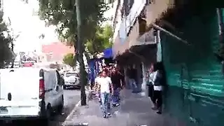 عاهرات جامحات يتناوبن على قضيب