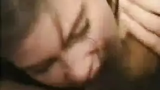حصان قزم يمارس الجنس مع نساء في مشهد جنس مع حيوانات صريح