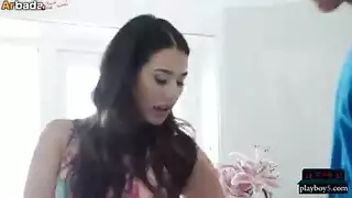 عند مغادرة زوجها تدحضر جارتها