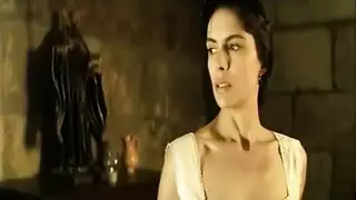 الملكة فدوي تتوسل لقذف جانسي في فيلم إباحي صريح