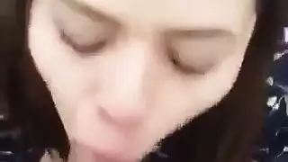 فحل القرية ينكح بقوة ويضخ حمولة سميكة