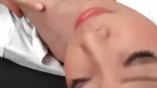 ممرضة صغيرة الحجم تمارس الجنس مع مريض في غرفة المستشفى