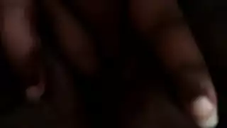تشارك رين براون ونينا نورث قضيبًا زيتيًا ضخمًا في ثنائي جامح