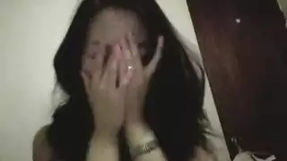 فتاة نحيلة مثيرة تتصل لممارسة الجنس الشرجي في الفندق