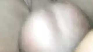 صديق قديم يمارس الجنس معي بقوة
