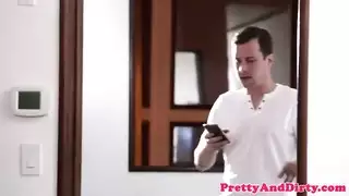 بظرها المنتفخ يتوق للمزيد