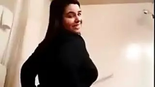 تابو عائلي: أشقاء وحدهما مشهد جنس صريح