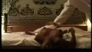 بورن هندي هاردكور: صفعات على الوجه ولعب قاسي بالثدي