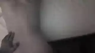 فتيات ريفيات يهززن مؤخراتهن الممتلئة في فيلم إباحي
