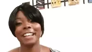 مشاهير أفارقة غير مختونين في مشهد جنس شرجي صريح
