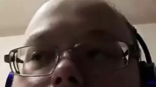 شب يستمني لوحده