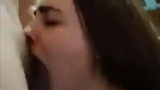 أفضل صديق لأخيها يعطيها أعمق وأقوى جماع في حياتها