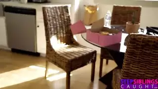قضيب ضخم يمدد مهبلي الضيق
