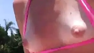 فيلم إباحي: قضيب سميك يملأ فرج ضيق بالسائل المنوي
