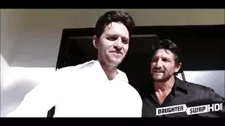 المشاركة تدل على الاهتمام: الأصدقاء يمارسون الجنس العميق مع زوجات بعض الشقروات في مشهد إكس إكس إكس