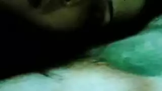 شاهد هذه الجميلة العربية الممحونة تخلع ملابسها عن منحنياتها المغرية