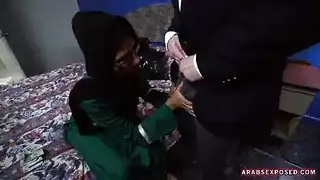 امرأة تمارس العاده السرية