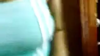 عربيات شراميط يقبلن قبلة سحاقية مثيرة قبل ممارسة الجنس بقوة