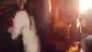 تعري صارخ: الجمال المصري يطلق ثدييه العملاقين المتسربين